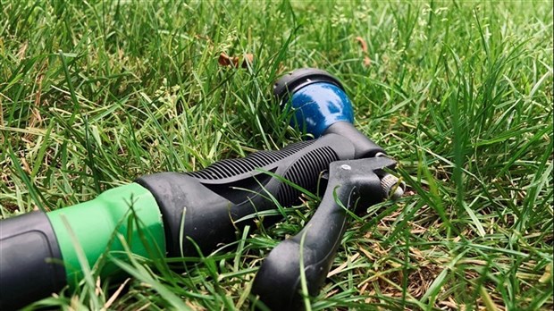 Arrosage excessif : déploiement d’une nouvelle campagne de sensibilisation