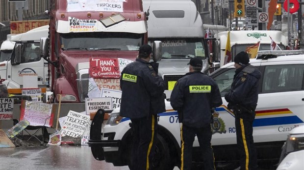 Loi sur les mesures d'urgence: un comité parlementaire tarde à remettre son rapport