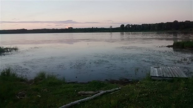 Laver son embarcation pour protéger les lacs des Laurentides
