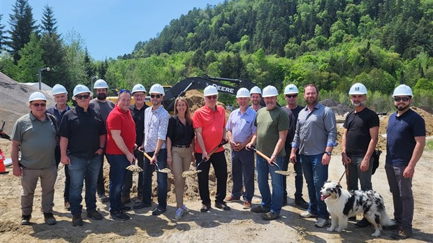 Première pelletée de terre du futur garage municipal de La Conception