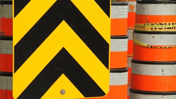 Travaux sur le pont situé au-dessus de la Petite Rivière