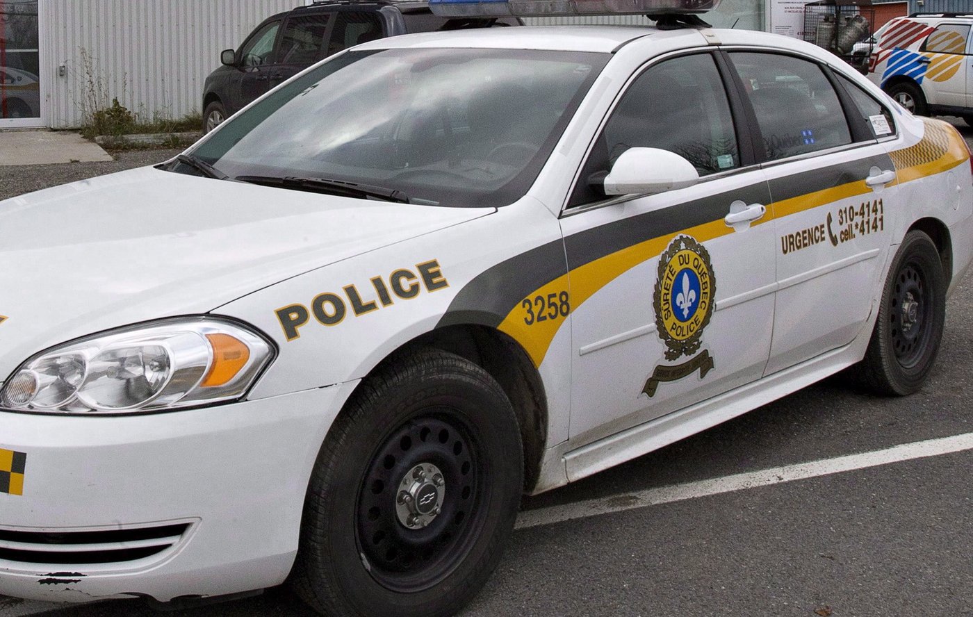 Un homme décède après avoir été écrasé par une rétrocaveuse dans les Laurentides