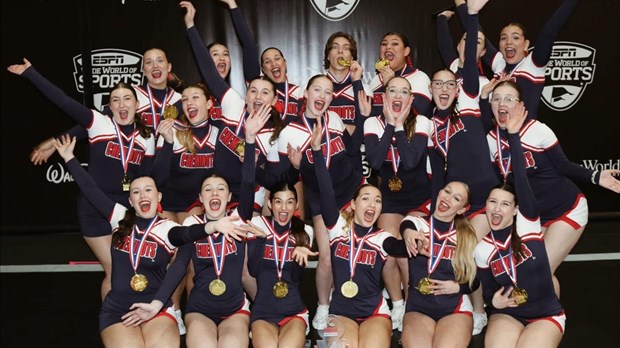 Cégep St-Jérôme : l'équipe de cheerleading sacrée championne du monde