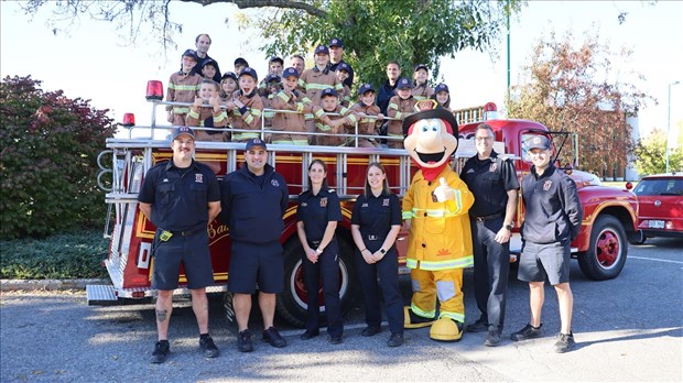 Dix-sept jeunes de Blainville et Rosemère deviennent pompier d'un jour 