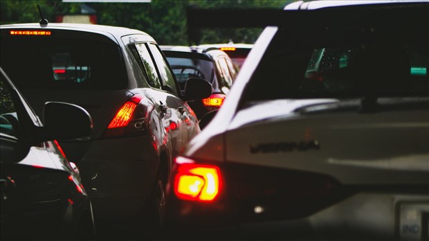 Début des travaux d’installation de panneaux sur l'autoroute 640