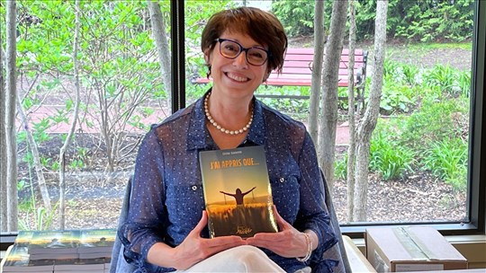 Céline Gaouette lance son premier livre à la bibliothèque de Rosemère