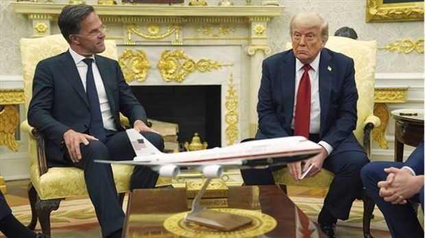 La lettre de droits à 35% «est l'accord» dit Trump avant la réunion du cabinet Carney