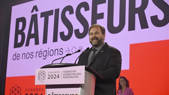 Pour survivre, les régions ont besoin de plus d'immigrants, plaide la FQM