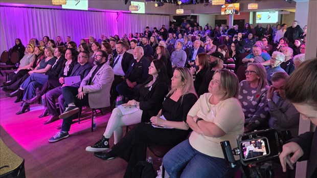 Plus de 200 personnes se lèvent contre la violence conjugale